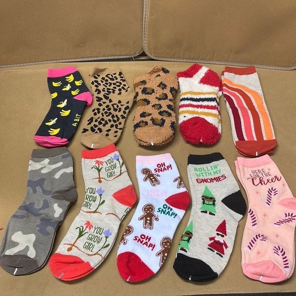 Accessories - 10 pair women socks 9-11